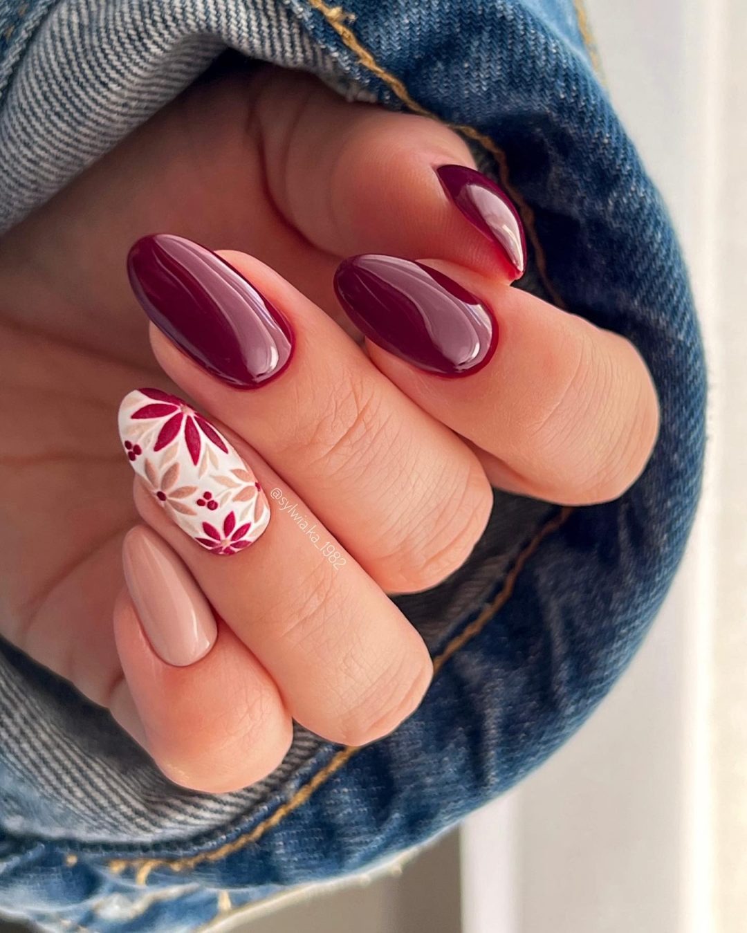 burgundy nails