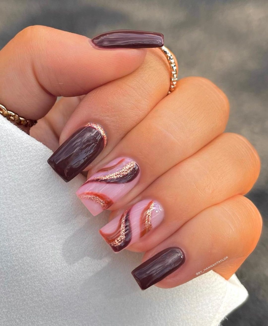 burgundy nails