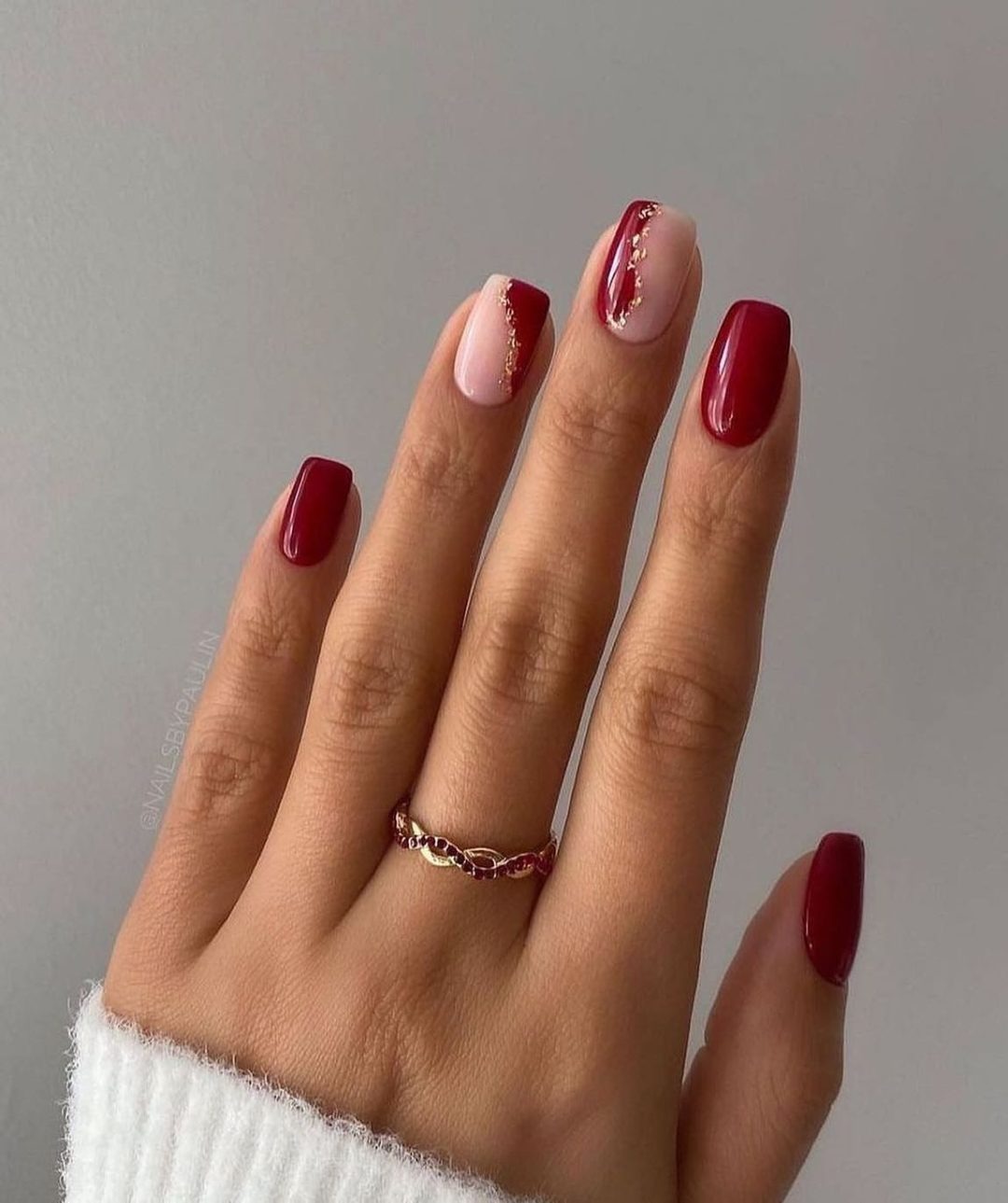 burgundy nails