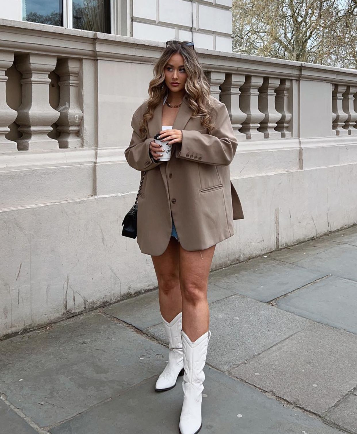 Chic White Boots Outfit Ideas for Winter